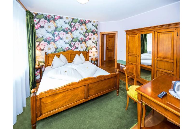 Romantikhotel Zell Am Hotel 4*